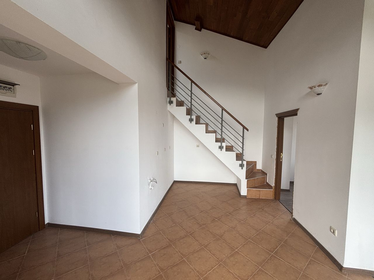 Продава се Тристаен апартамент в Банско - 83 кв.м за 1266 €/кв.м - Снимка #2
