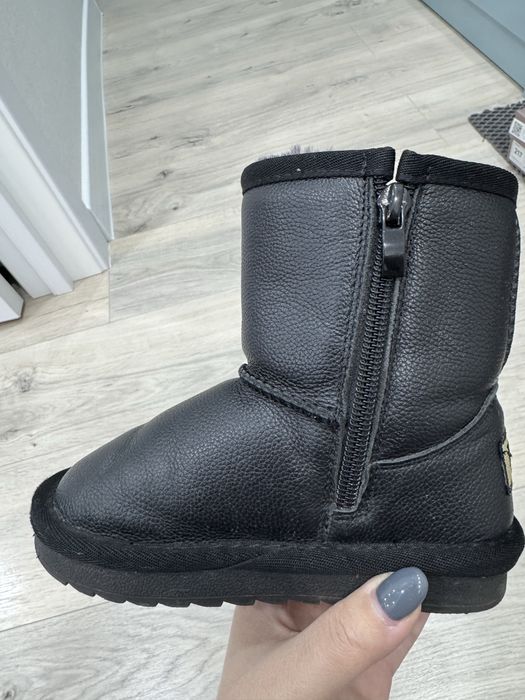 Продам детские теплые угги 25 размера