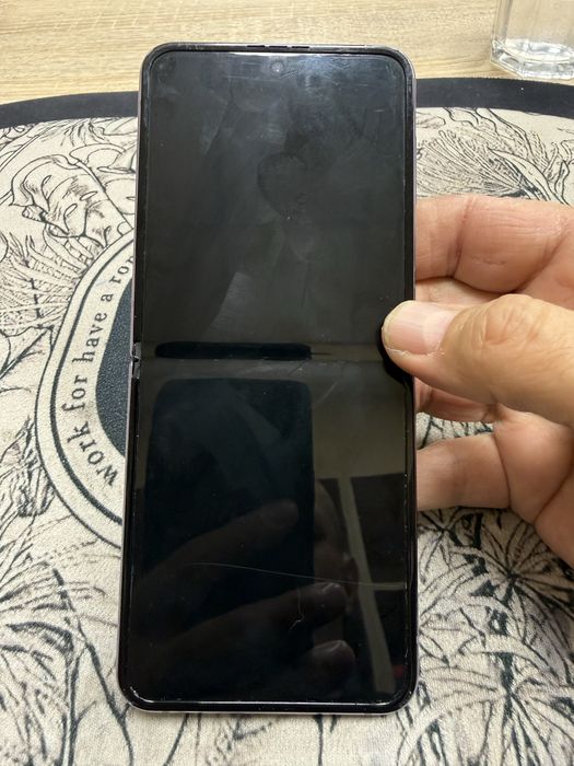 Samsung Galaxy Z Flip 4 - с дефект