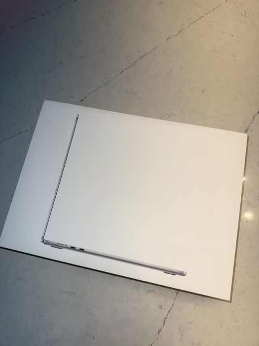 Mac book air 15 inch with apple m3 chip 512gb