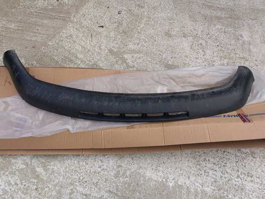 Оригинална добавка / нож за предна броня за VW Golf 4