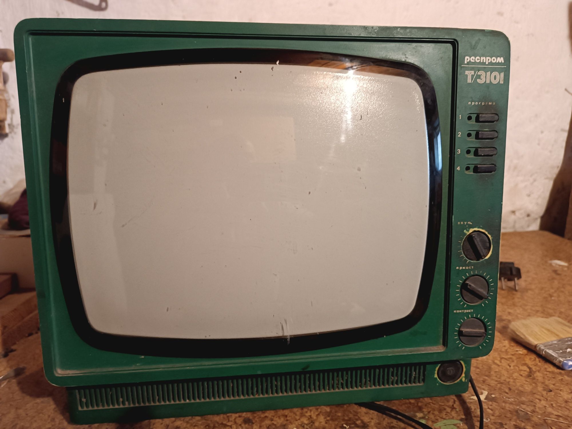Продавам този ретро телевизор РеспромТ3101