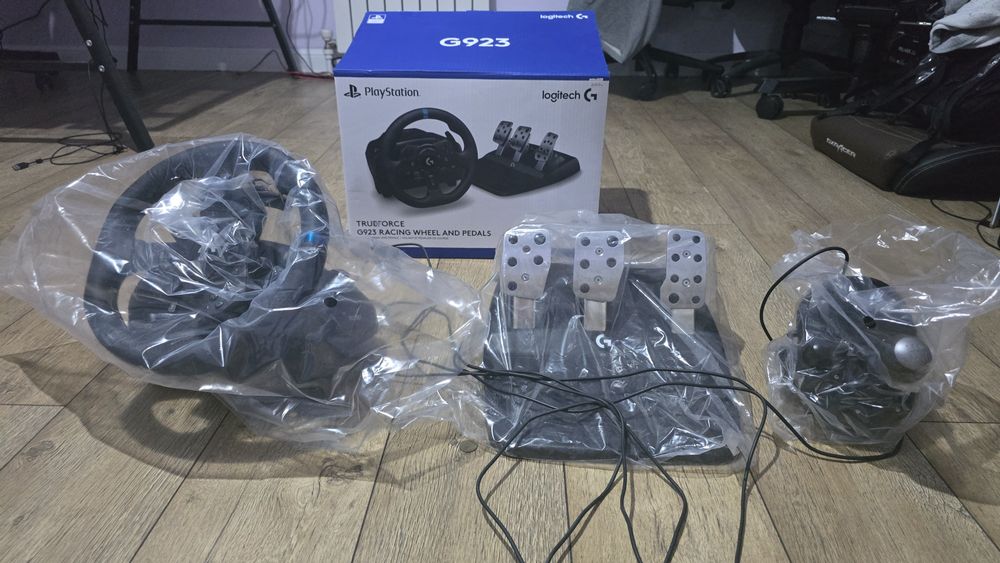 Набор Руль Logitech G923 Trueforce + КПП Driving Force Shifter