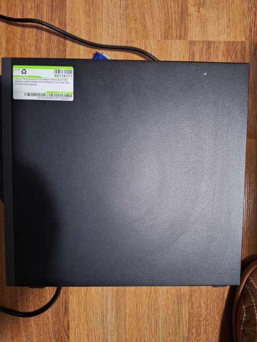 Настолен компютър Леново слим ThinkCentre неразличим от нов