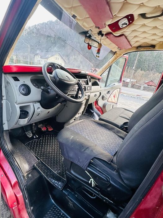 Vând Renou master !