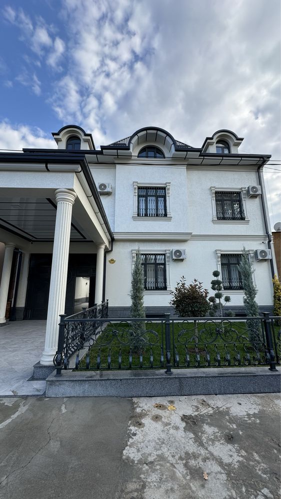 Продается Евро Дом на Уначарсеого 4 сот 10 ком 4 уровня