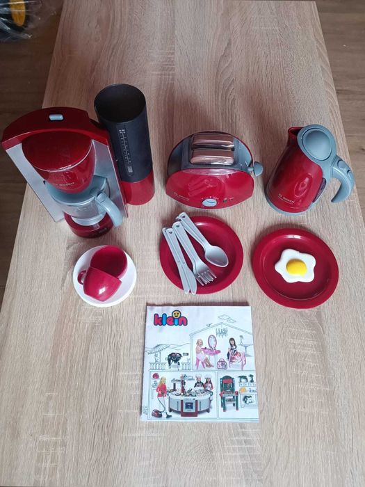Set pentru micul dejun Theo Klein Bosch cu accesorii, roșu, ca nou.