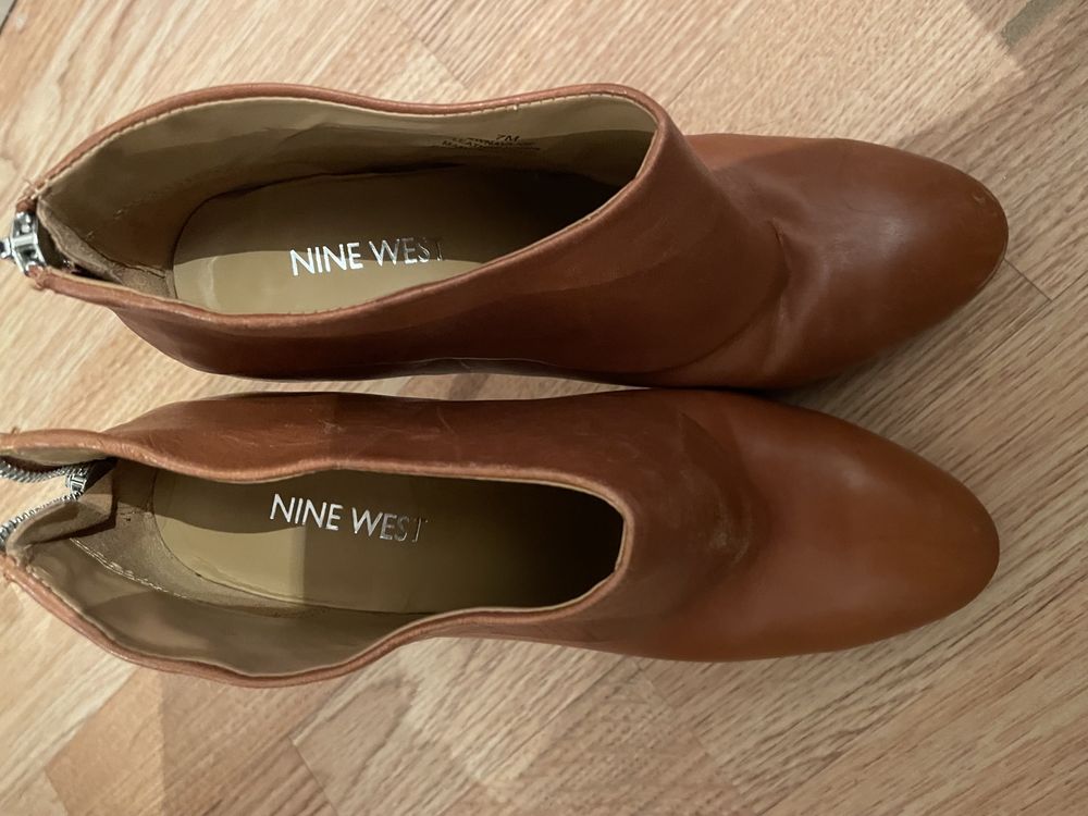 Новые кожаной сапоги Nine West