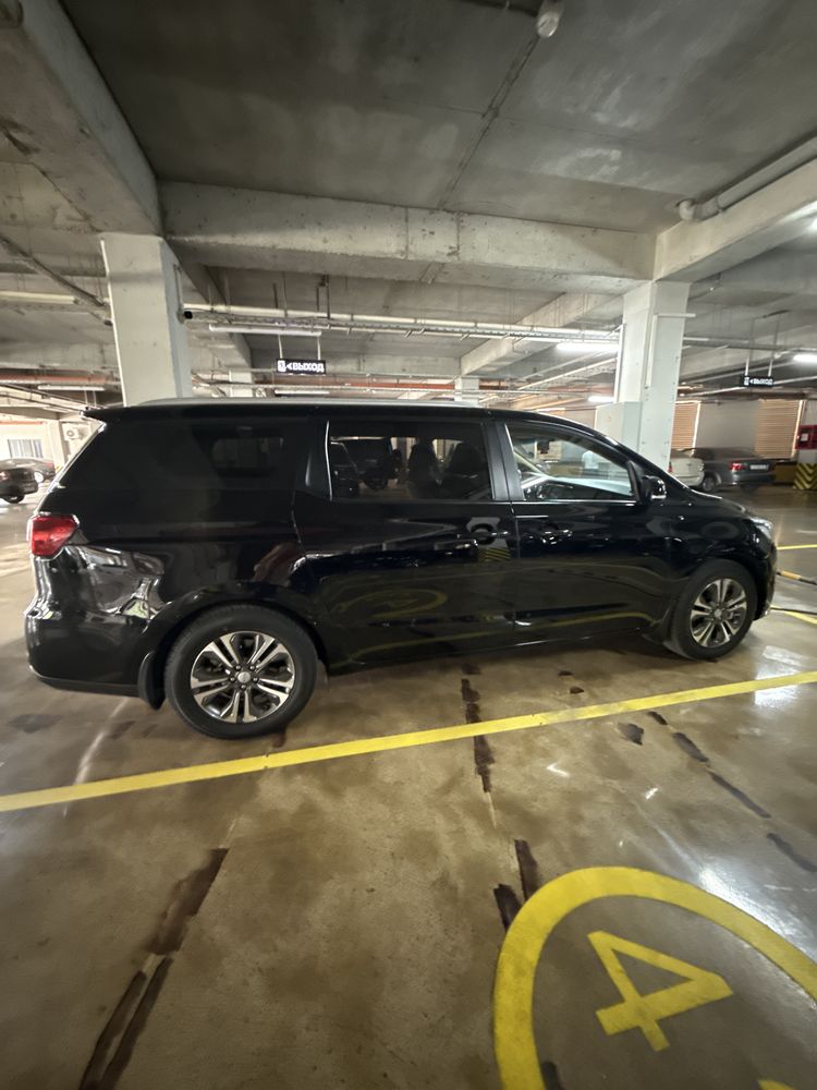 Kia Carnival Sotiladi