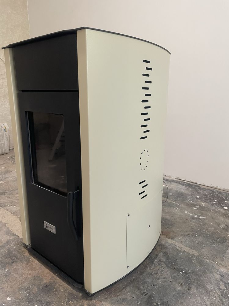 Пелетна камина 18kw