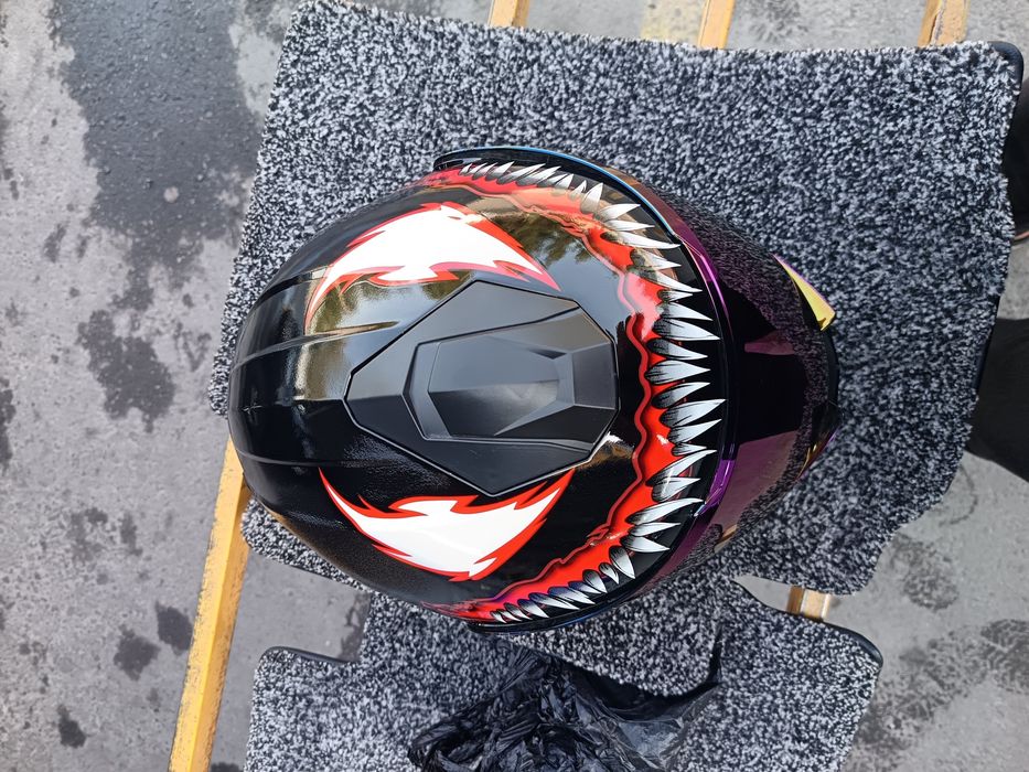 Kaska moto shlem sotiladi