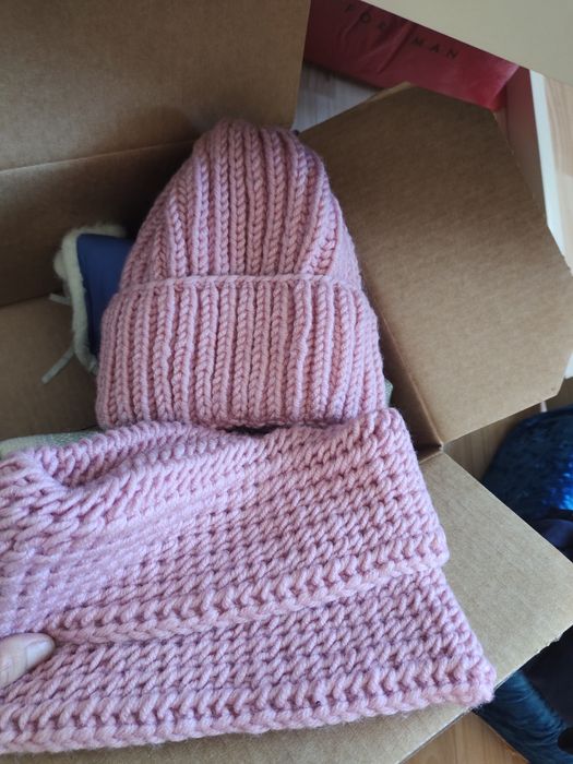 Шапки женские недорого продам