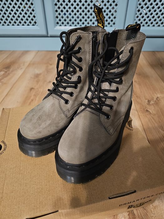 Ghete / bocanci Dr. Martens AirWair din piele