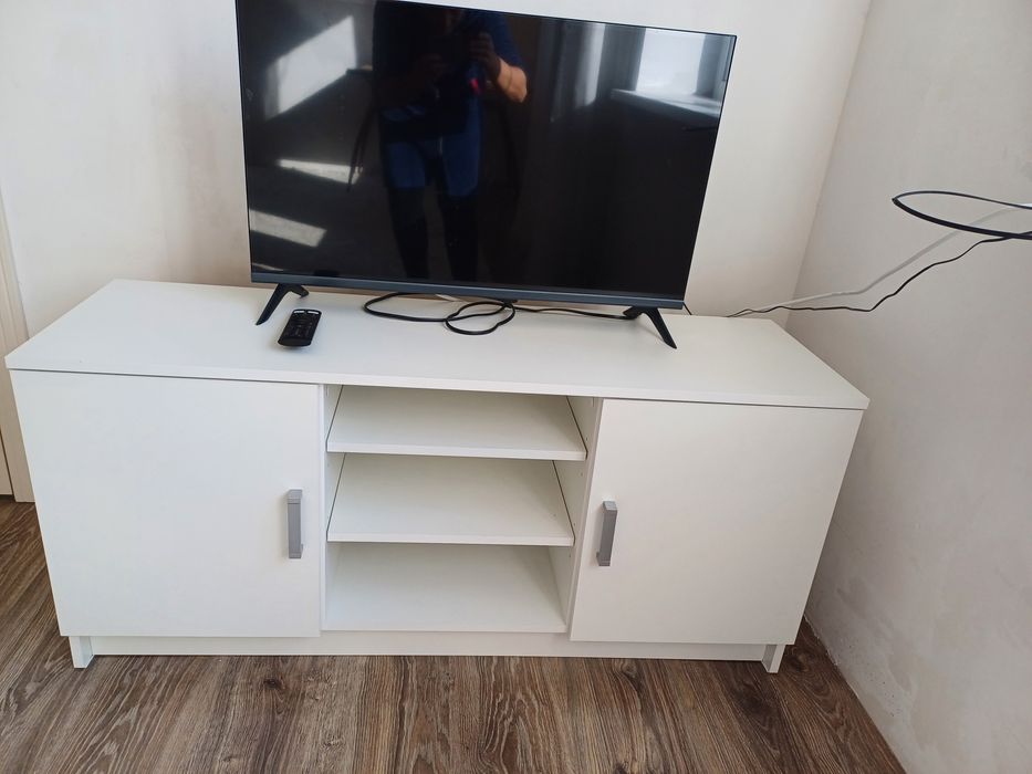 Тумба под телевизор срочно продам не дорого связи с переездом