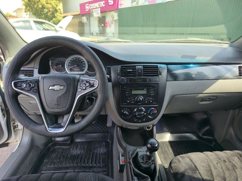 Gentra 2015 
Probeg 245.000
Kraska toza 100% 
Navaroti bor
Qi