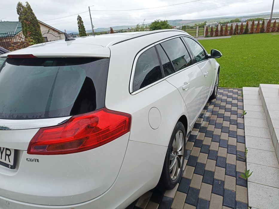 Vând Opel insignia
