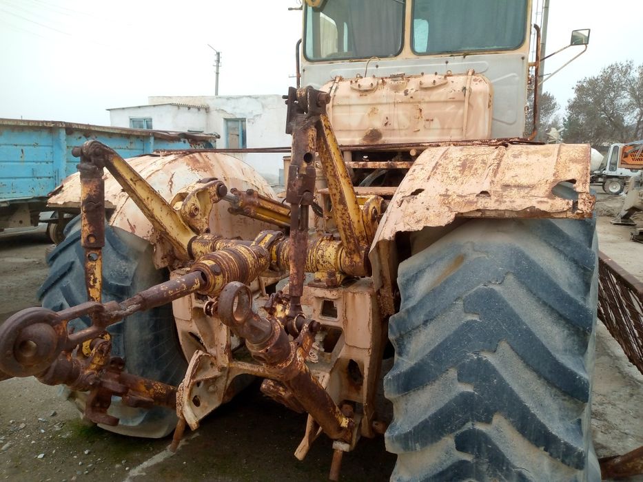Ka 700 kasemsot traktor sotiladi