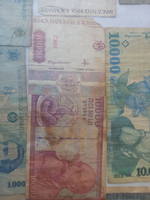 Bani vechi de vanzare
