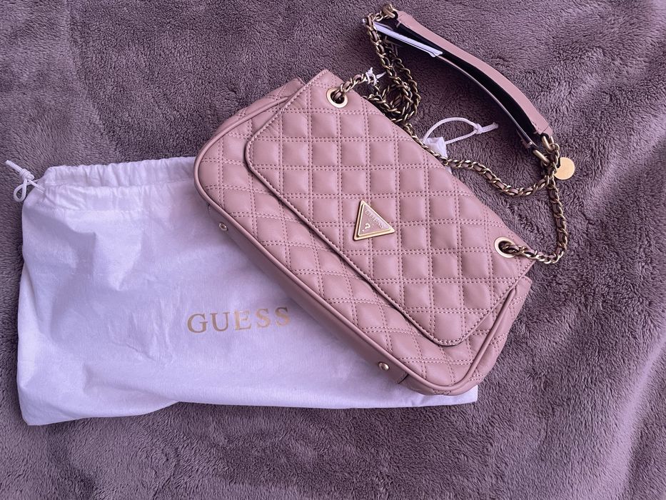 Дамска чанта марка Guess