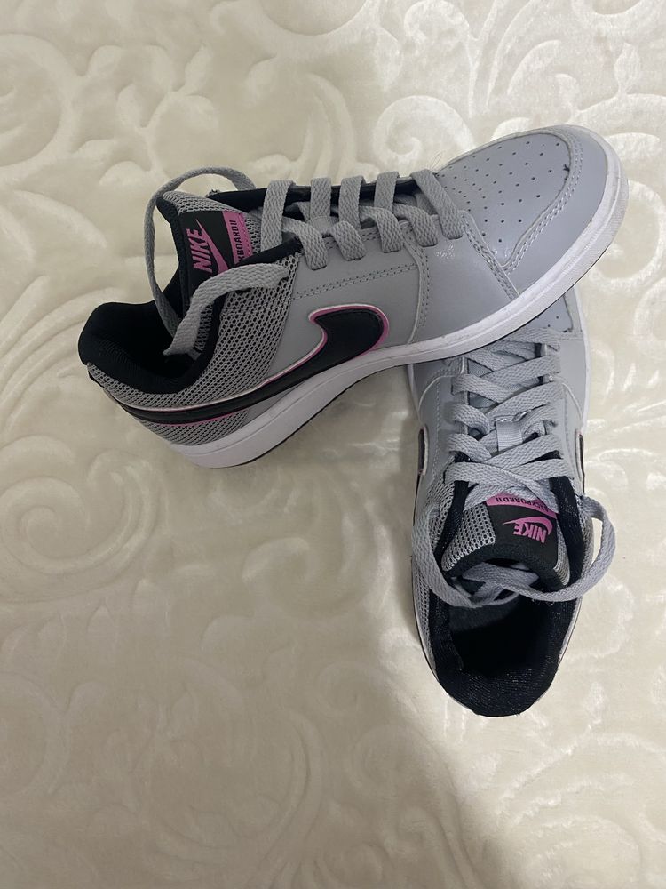 Puma и Nike обувки
