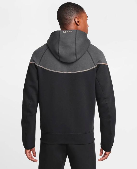 Nike Tech  Syna World