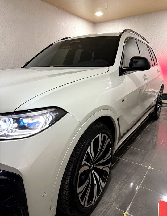 BMW X7 40i Белый
