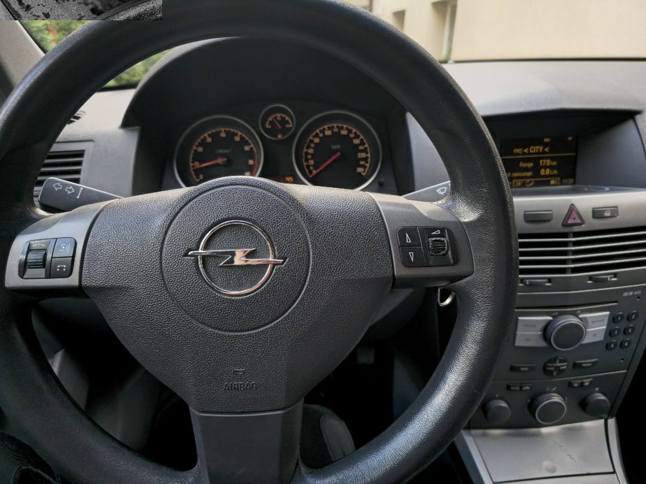 Продавам Opel Astra H
