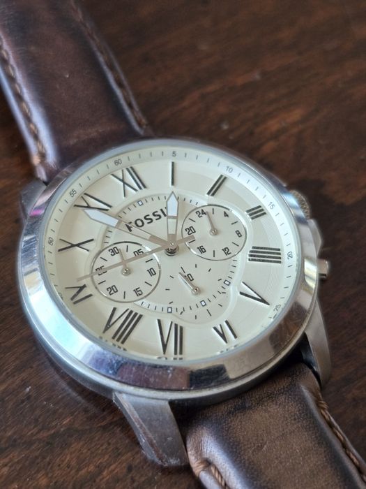 Часовник Fossil Grant