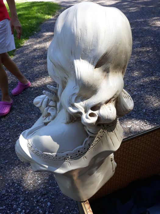 Statue Portelan - Fetita citind