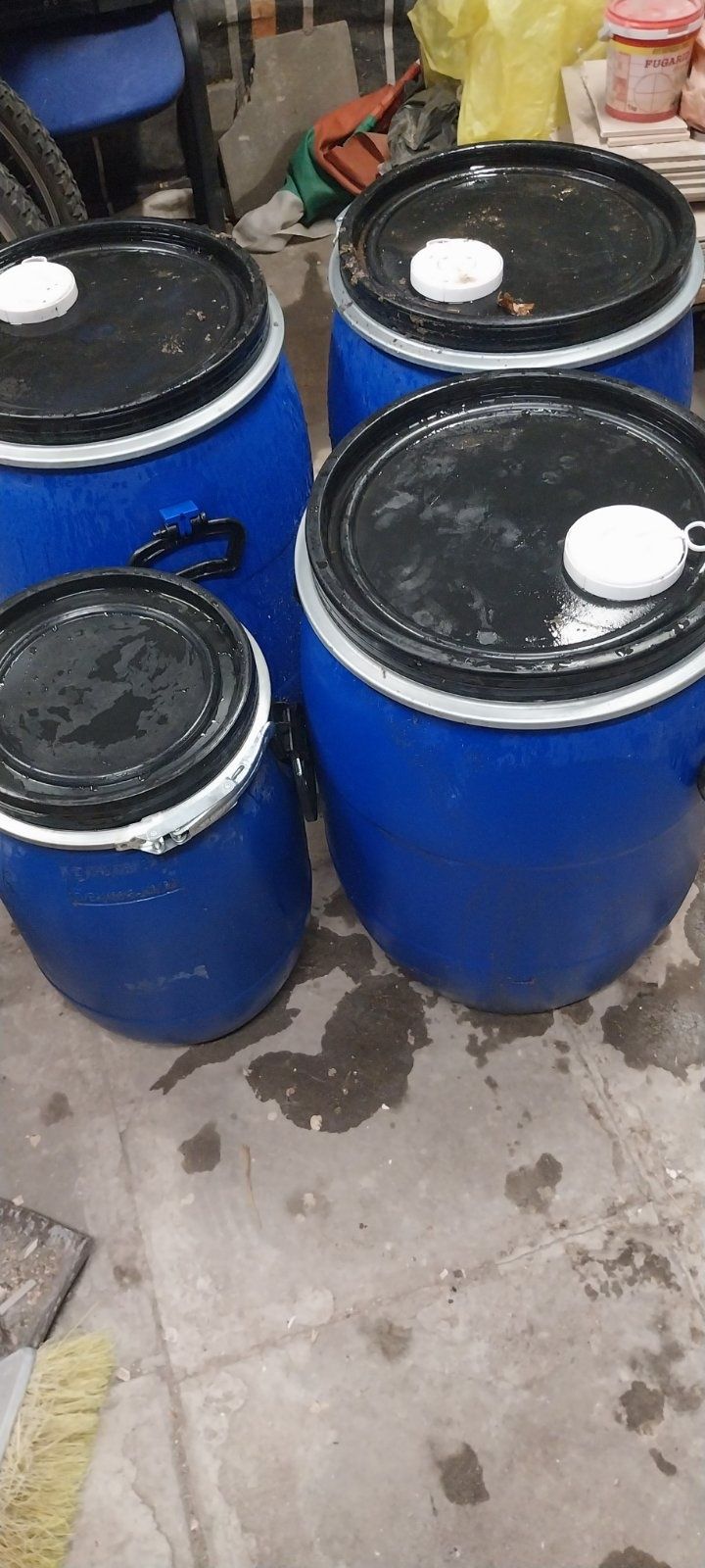 Пластмасови бидони