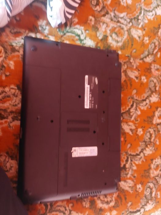 Vând laptop samsung  merge foarte bine