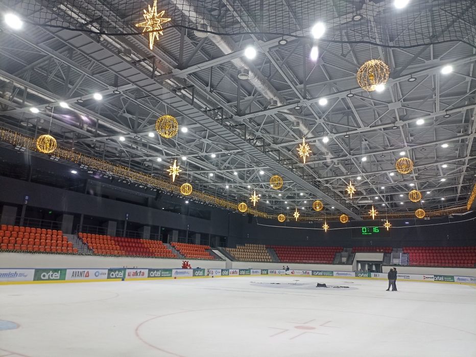 Ёлка , Арча ойинчоклар ва гирляндалар  5м до 30 м гачам нархлари келиш