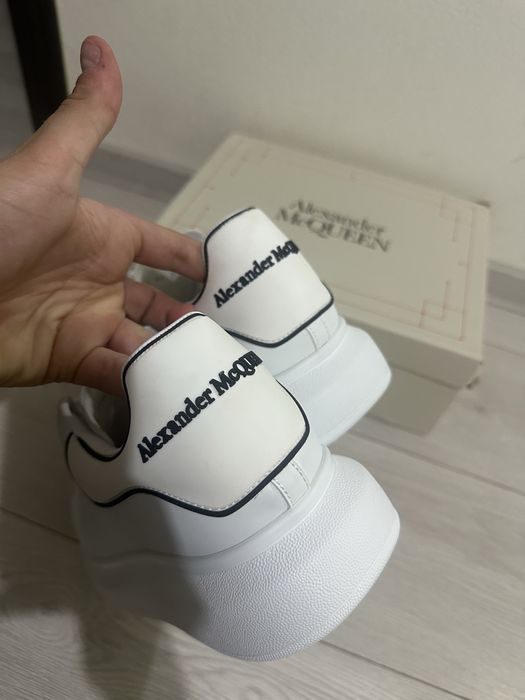 Alexander McQueen Adidasi