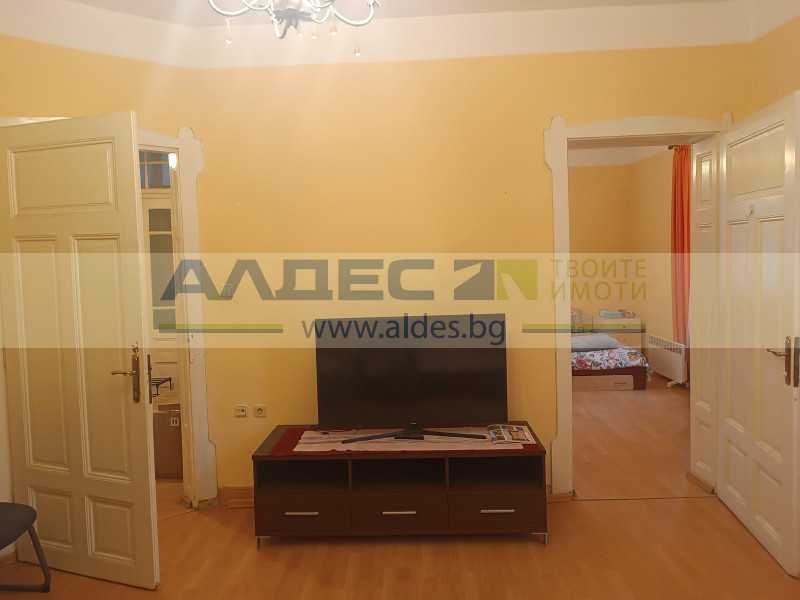 Дава се под наем Тристаен апартамент в София, Център - 120 кв.м за 650 € - Снимка #2
