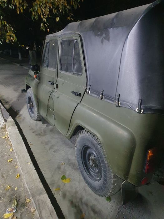 Uaz 1996 yil kiraska radnoy benzida sotiladi