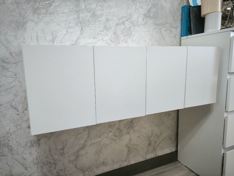 Консоль подвесная или шкаф подвесной под телевизор