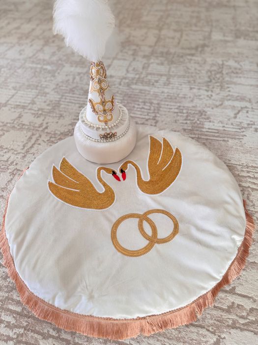 сырға салуға арналған сәукеле,көрпеше