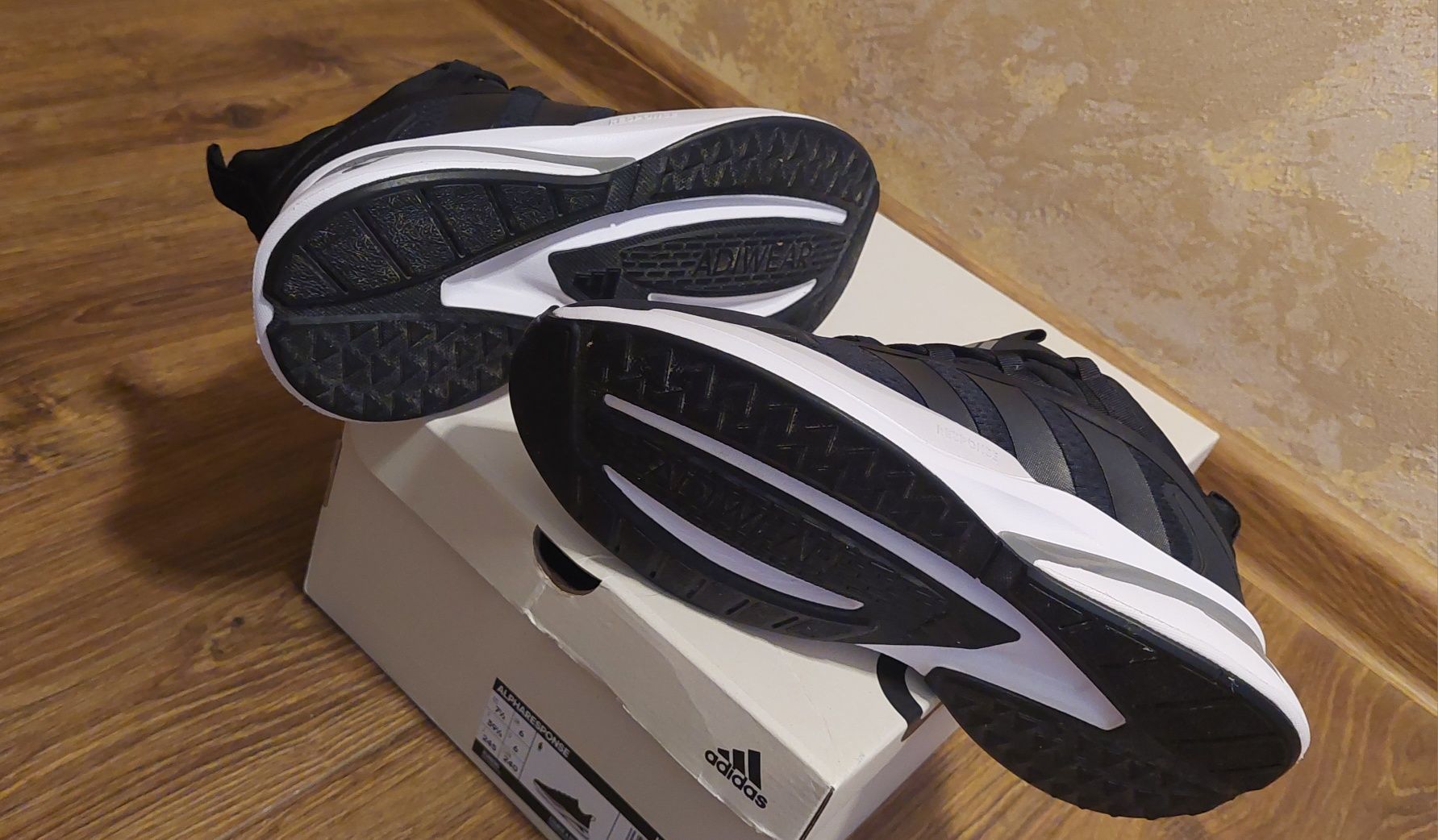 Adidas 39 и 1/3  нови маратонки