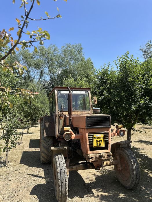 Vand tractor cu plug si disc in stare foarte buna
