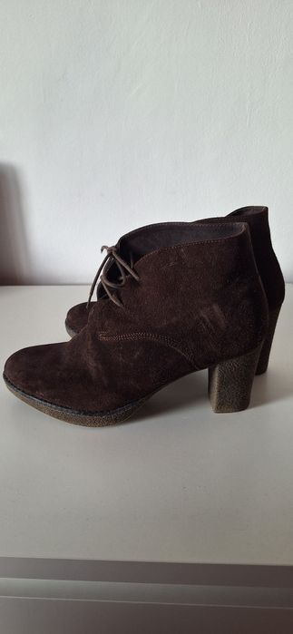 Боти от естествен велур