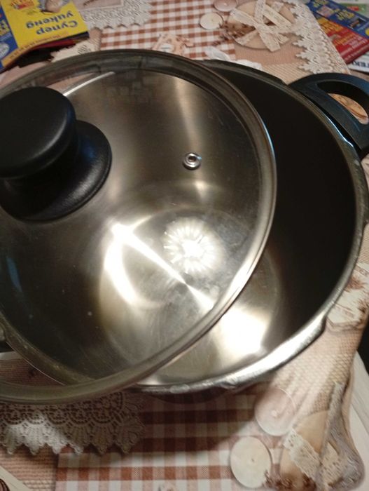 Продавам  комплект две тенжери 6/3 литра