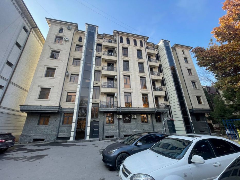 Продаётся 2-комнатная квартира-коробка в престижном районе!