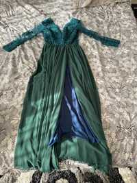 Rochie verde cu sliț pe picior