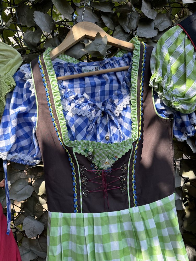 Port austriac, dirndl, Tirol, vesta lana jacheta lana