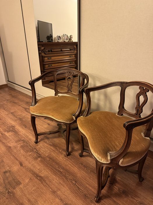 Scaune din lemn masiv