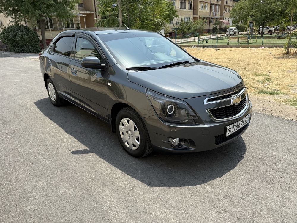 Chevrolet Cobalt 2022 мокрый асфальт