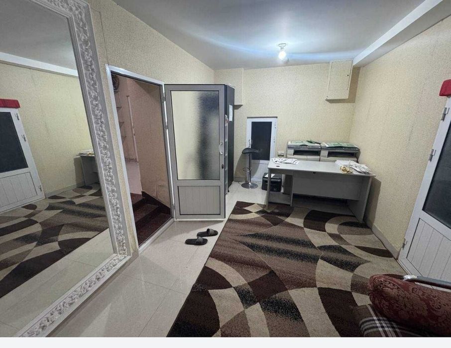 Жангох .Ц-15 сдаётся офис 3х комнатный Цоколь!!