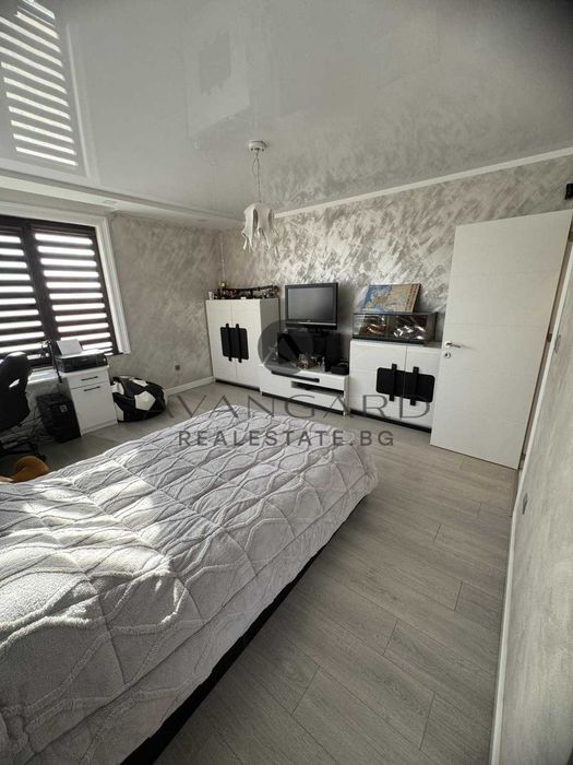 Продава се Четиристаен апартамент в Пловдив, Остромила - 179 кв.м за 1653 €/кв.м - Снимка #9