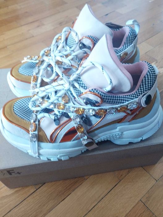 Маратонки с камъни по модел на Gucci