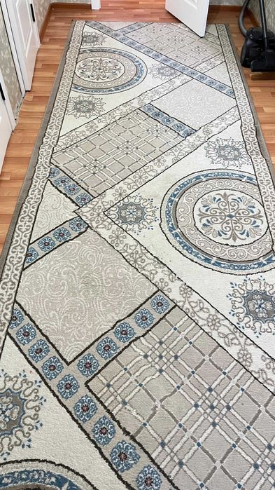 2 дорожка кілем сатылады. Размерлері 1,5мХ4м, 80 смХ2,5 м